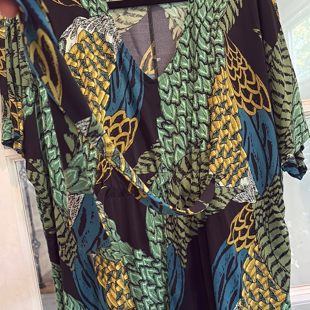 Chic Black And Green Patterned Blouse - image 3